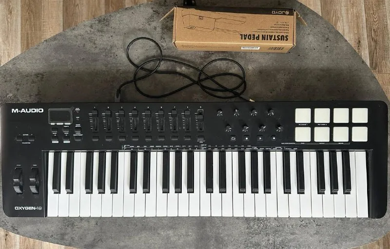 M-Audio Oxygen 49, провод, педаль, чехол
