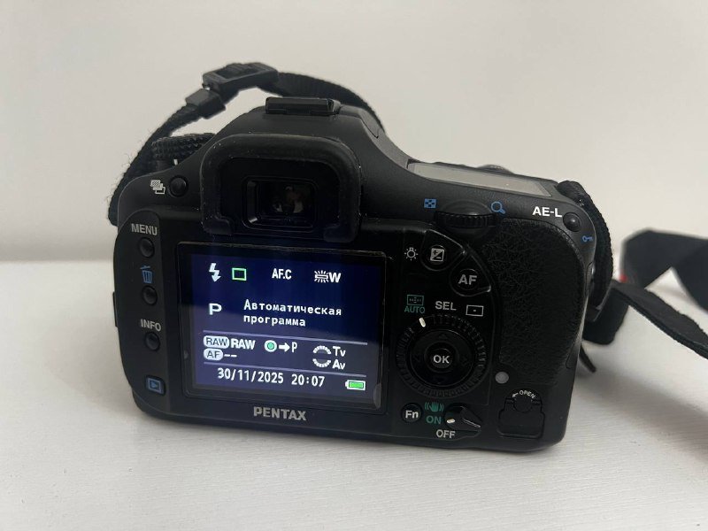 Камера Pentax K-20 с объективом Pentax 18-55 II 2