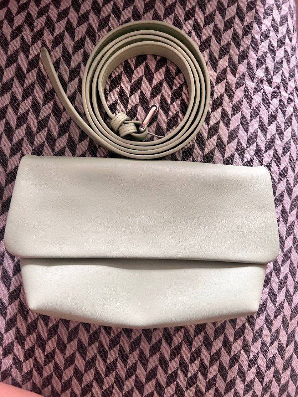 Книга, босоножки, туфли-балетки, кеды, сумки, блузка 7