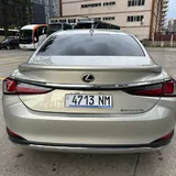 Lexus ES 300h 5
