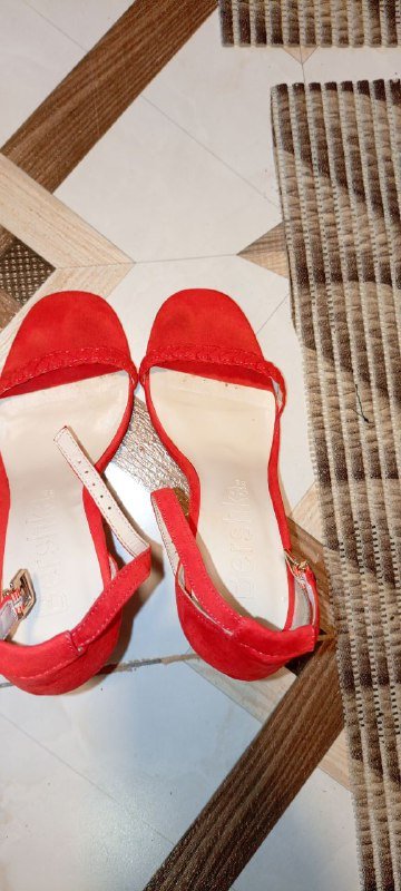 Красные женские туфли на каблуках Bershka 5