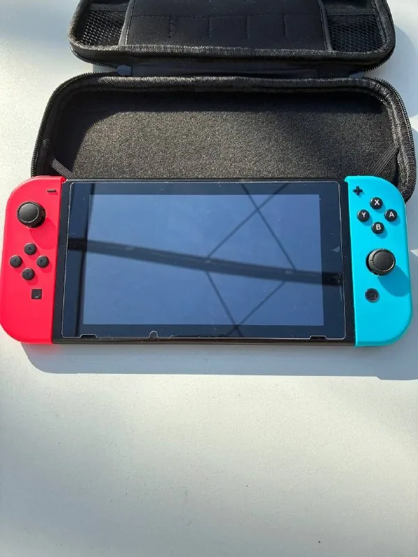 Nintendo Switch с комплектом, dock, джойстики, чехол 1