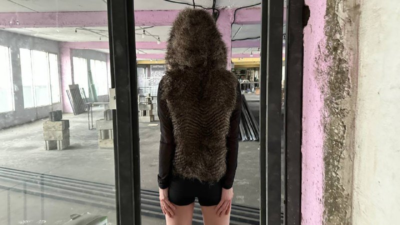 Fur vest with hood, size S 3