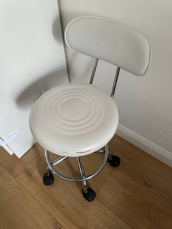 Стул мастера регулируемый по высоте на колесах 3