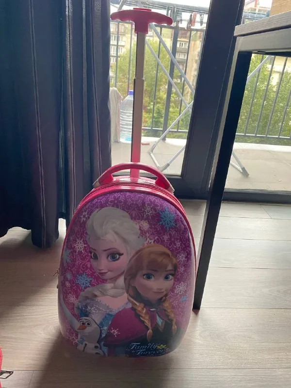 ბავშვთა Frozen-ის ჩემოდანი ბორბლებზე