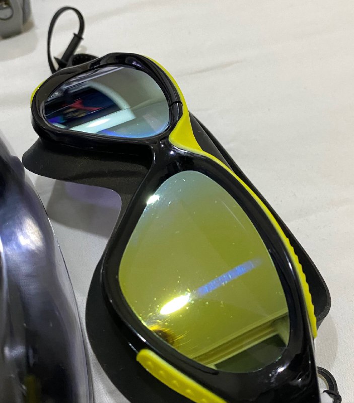 Очки Speedo, Conquest, шапочки для плаванья, перчатки Demix 3