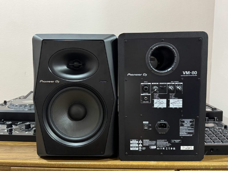 Профессиональное DJ оборудование Pioneer, Roland 2