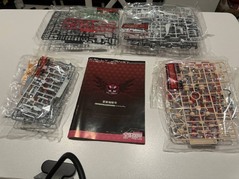 Анимешный гараж-кит трансформер миниатюра девушки с меха-сьютом 2