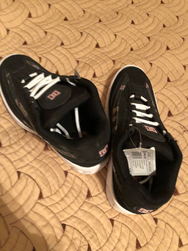 Женские кроссовки