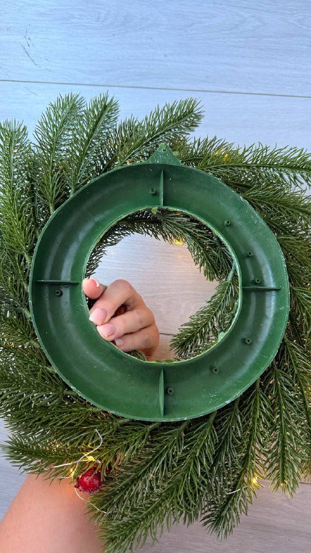 Венок с гирляндой 40 см диаметр 3