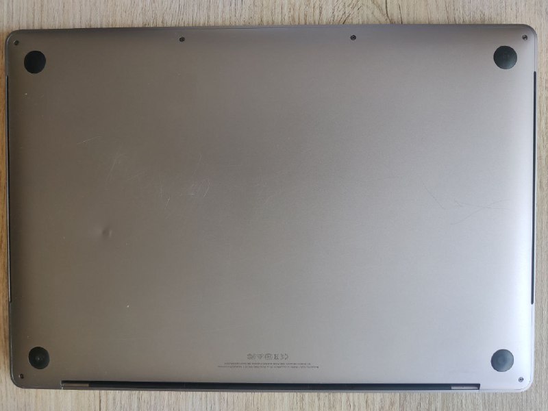 MacBook Pro 15 A1990 середины 2018 с тачбаром и разбитым дисплеем 3