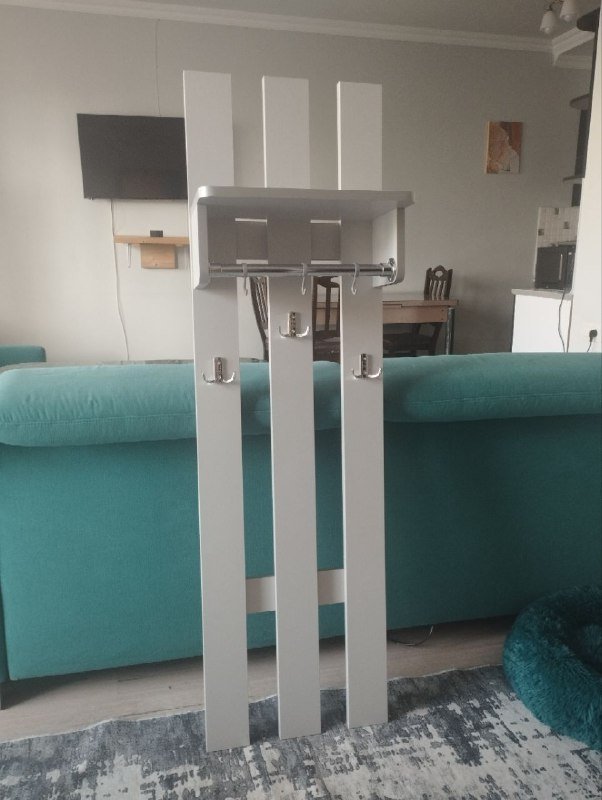 Вешалка для прихожей из ЛДСП с металлическими крючками