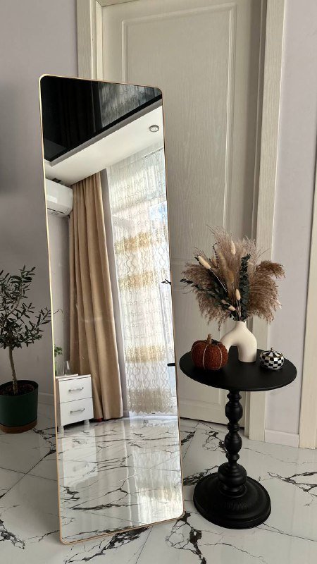 Напольное зеркало с рамой цвета Шампань