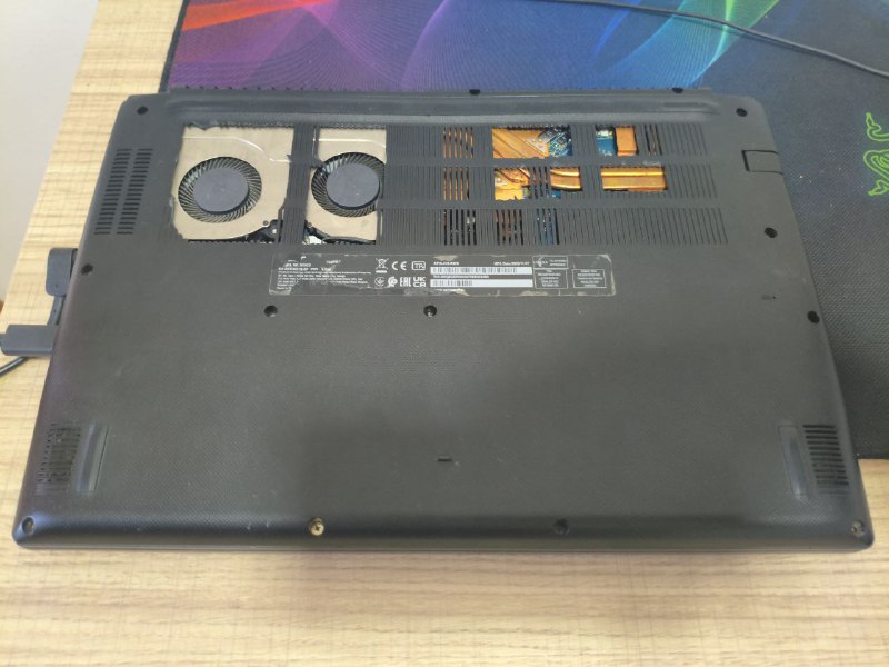 Acer laptop for sale, 1TB M.2, needs minor repairs 3