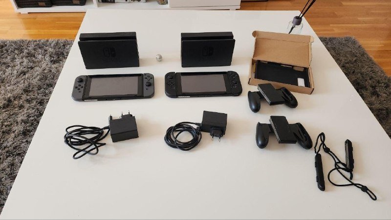 2 приставки Nintendo Switch
