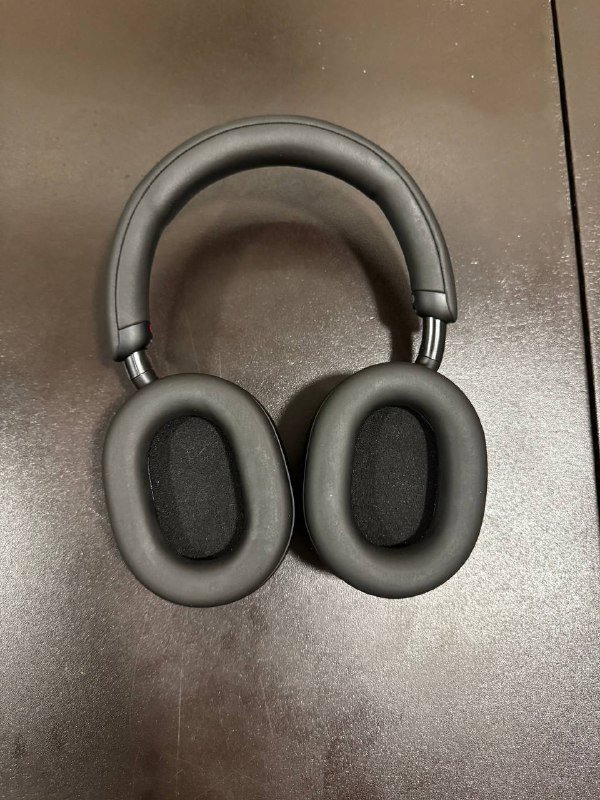 Наушники Sony WH-1000XM5 в чёрном цвете с кейсом 2