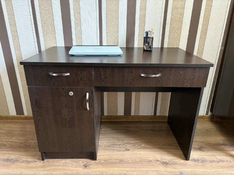 шкаф, письменный стол 5