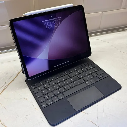 Apple iPad Pro 11, Magic Keyboard, Apple Pencil 2