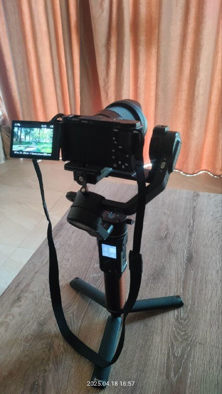 Камера Sony ZV-E10, объектив Sigma AF 16mm, стабилизатор FeiyuTech AK2000C 3