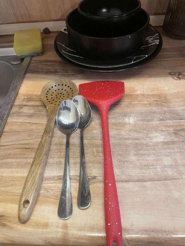 Коврик для йоги, рейл для одежды, браслеты, бинты, кубики для йоги, посуда, кухонные принадлежности, весы кухонные, блендер, массажные тапки, двуспальный матрас 7