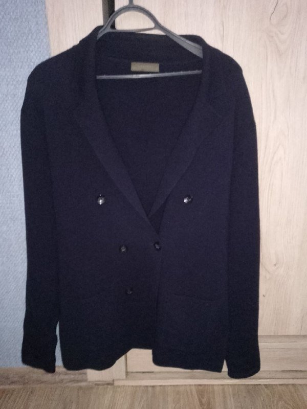 Женская и мужская одежда, утюг, сумки, наушники 8