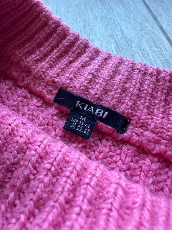 Розовый, зеленый и бежевый свитера размер М 2