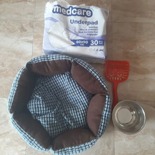 Лежанка для кошек и собак, миска, пелёнки