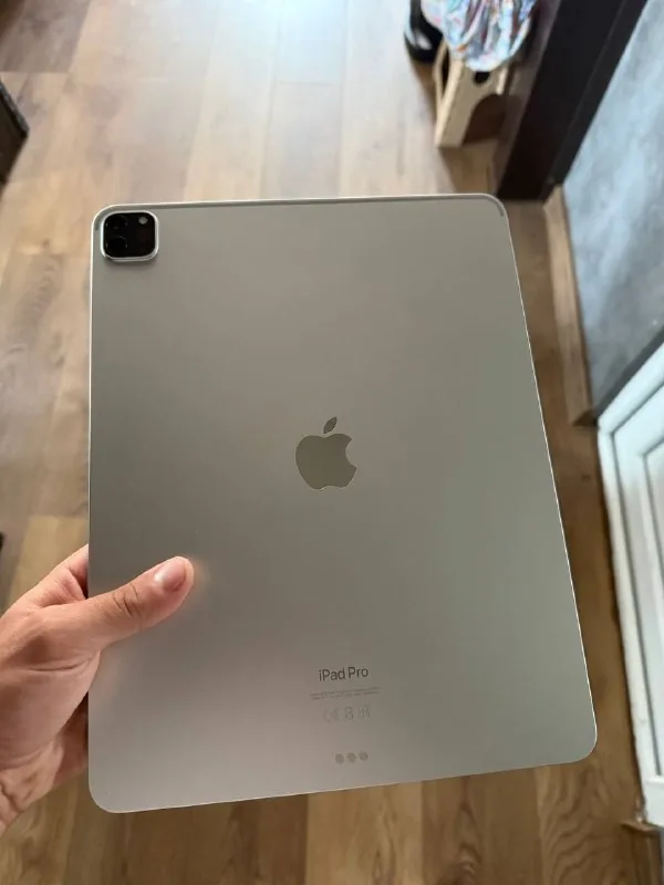 iPad Pro 12.9 6th generation 256GB 1