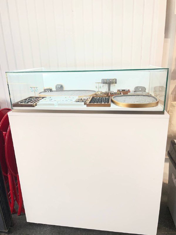 Витрина для бижутерии деревянная с отражением 1м на 0,5м