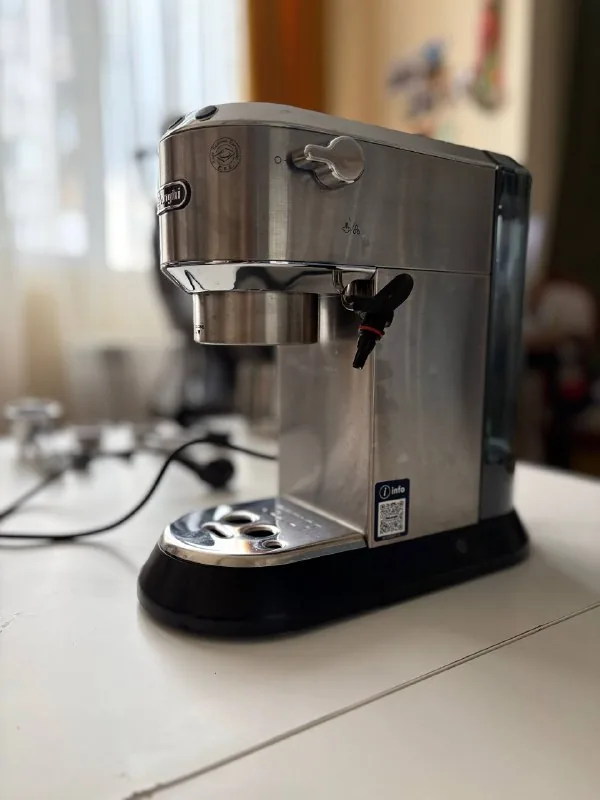 Кофеварка De'Longhi Dedica Style EC685.M 1