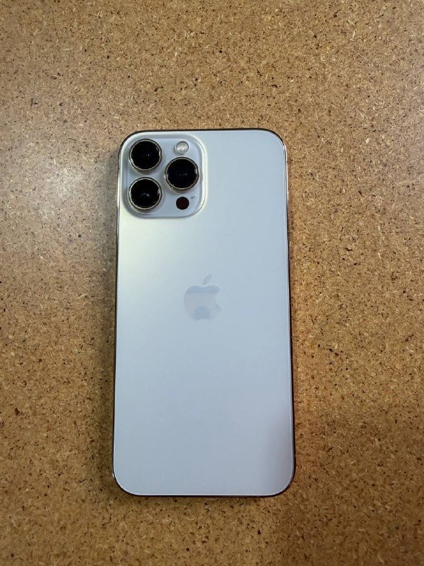 iPhone 13 Pro Max 256gb с чехлом и кабелем 2