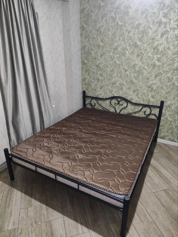 Кровать с матрасом 1