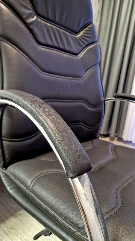 Офисное компьютерное кресло 2