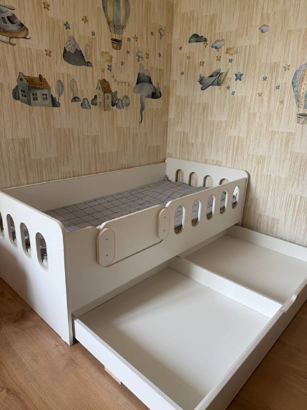 Детская кровать 160х80 с выкатным ящиком и бортиком 3