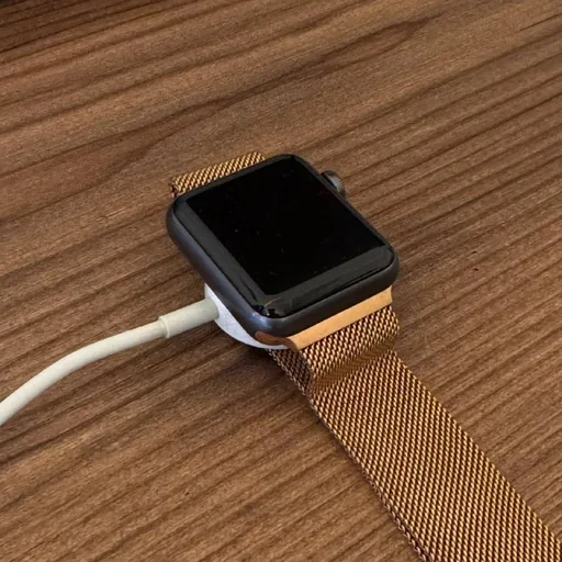 Apple Watch 3, фен Rowenta, чехлы, кабели, штатив