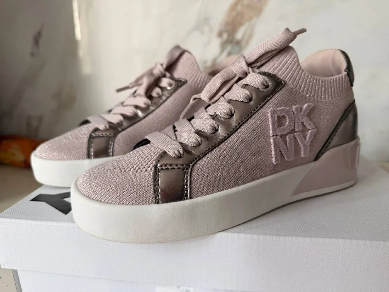 Женские сникерсы DKNY 37 размера 1