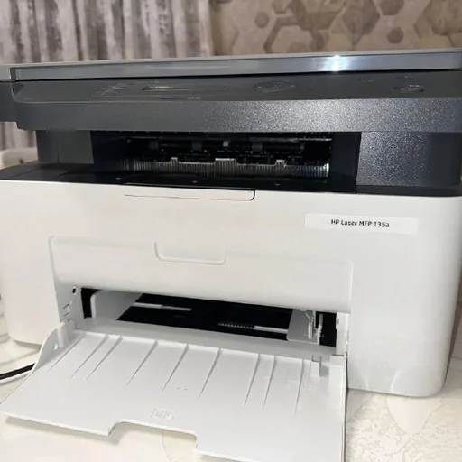 Принтер HP черно-белый