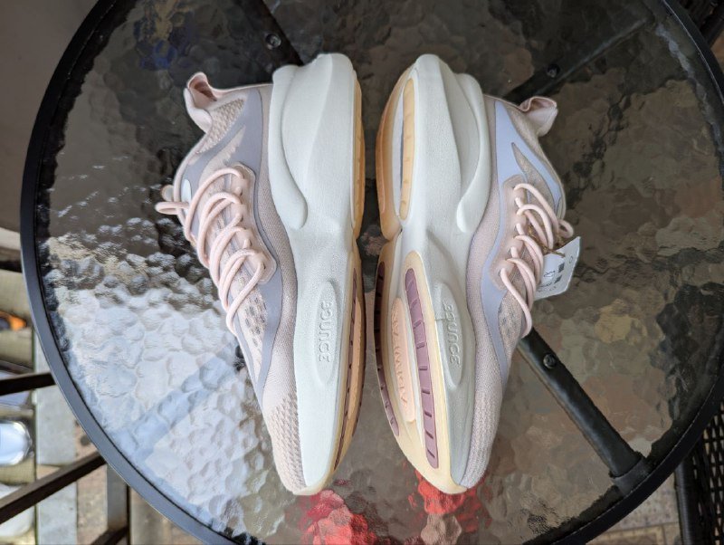 Женские кроссовки Adidas AlphaBoost V1 3