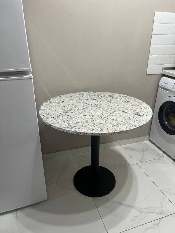 Круглый стол для работы и кухни 6