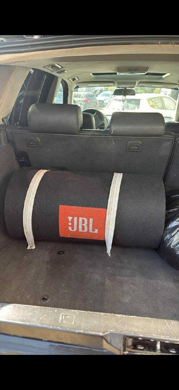 Бассовик JBL и усилитель Sony с проводкой