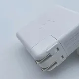Apple 61W USB-C зарядное устройство для MacBook 1