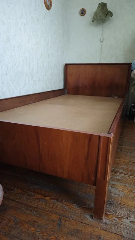 Деревянная кровать 1