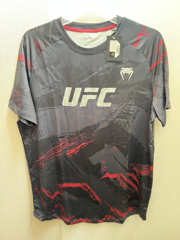 Куртка Tommy Jeans, футболки Nike, Super Bowl, UFC, шорты Skora и OAKLEY, свитшот беговой 5