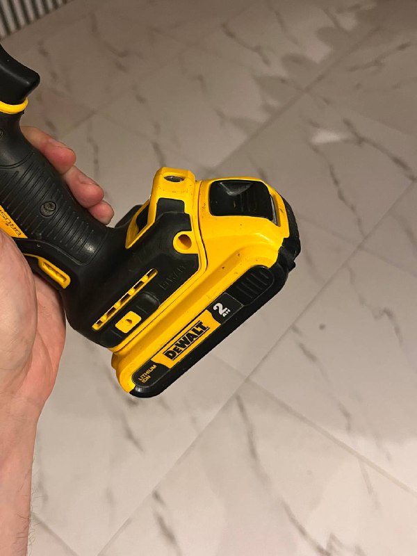 Перфоратор Dewalt, шуруповерт, мультитул, аккумуляторы, сумки Milwaukee 5