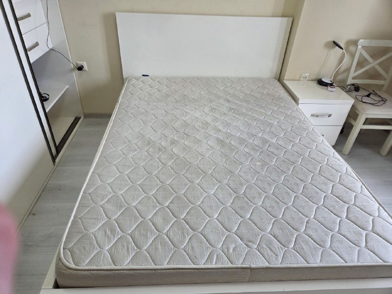 Кровать с матрасом 3