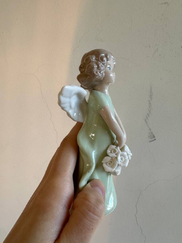 Фарфоровый ангелок 13 см 2