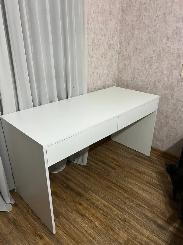Белый компьютерный стол 1