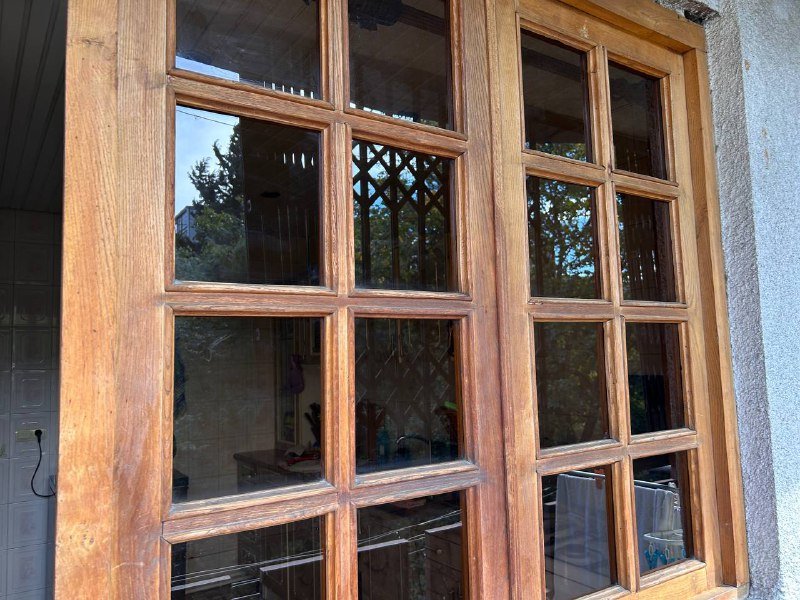 Деревянные окна с ручками-шпингалетами 3