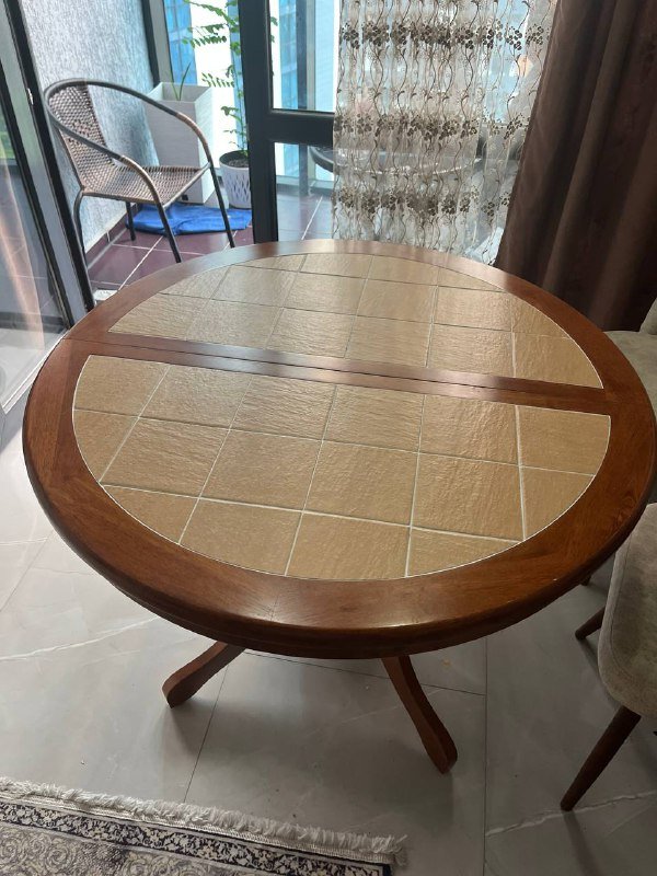 Стол деревянный с плиткой