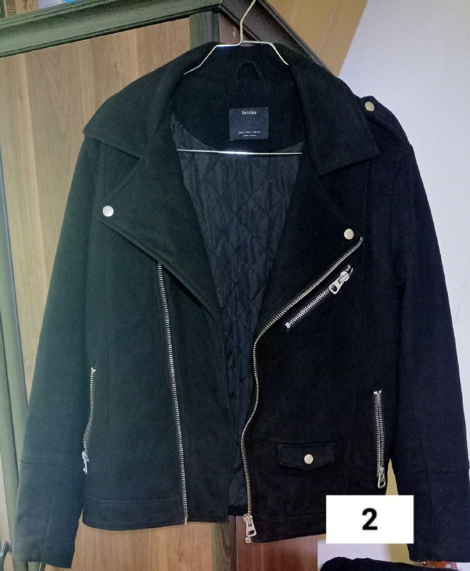 Ботинки Elbrus, куртка косуха, куртка Armani, джинсовые шорты, рубашка, духи, футболка 2